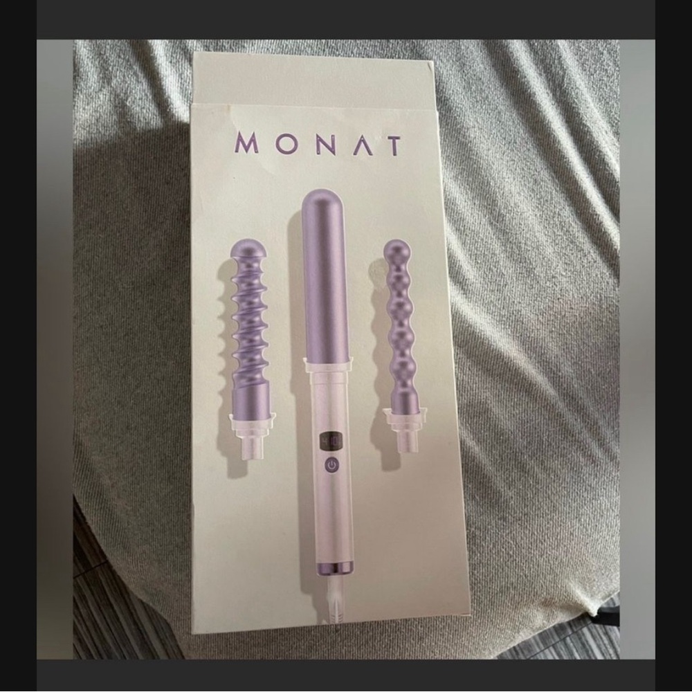 Monat Endless Curls Wand Curling Iron. Preowned only used once, like new.